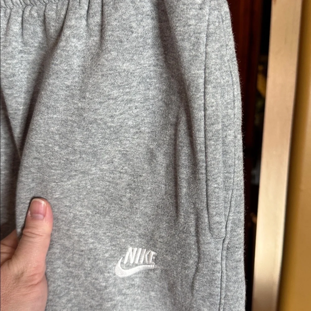 Nike Sportswear Club Fleece Joggers Gray Size Small BV2671-063